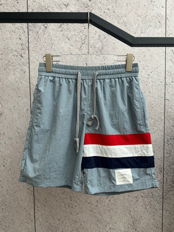 위핑,톰브라운 Thom Browne 세련된 컬러풀한 스트라이프 비치 반바지