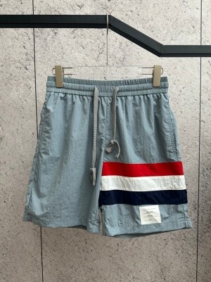 톰브라운 Thom Browne 세련된 컬러풀한 스트라이프 비치 반바지