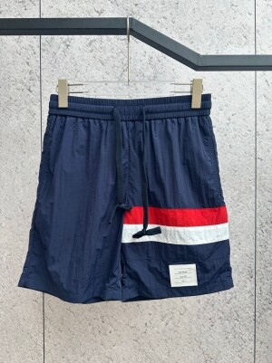 톰브라운 Thom Browne 세련된 컬러풀한 스트라이프 비치 반바지