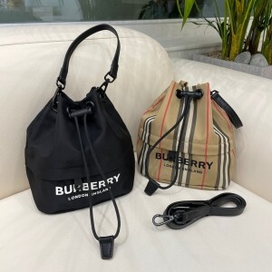 버버리 포이베 파우치 버킷백