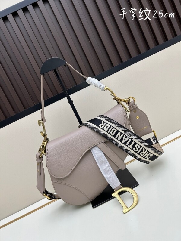 위핑,디올 DIOR saddle 모던 캐주얼 겨드랑이 크로스백 25.5 x 20 x 6.5cm