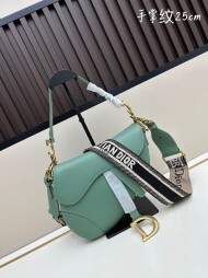 디올 DIOR saddle 모던 캐주얼 겨드랑이 크로스백 25.5 x 20 x 6.5cm