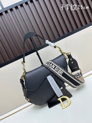 디올 DIOR saddle 모던 캐주얼 겨드랑이 크로스백 25.5 x 20 x 6.5cm