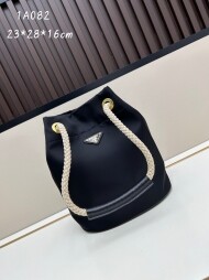 프라다 PRADA 클래식 삼각 로고 나일론 숄더백