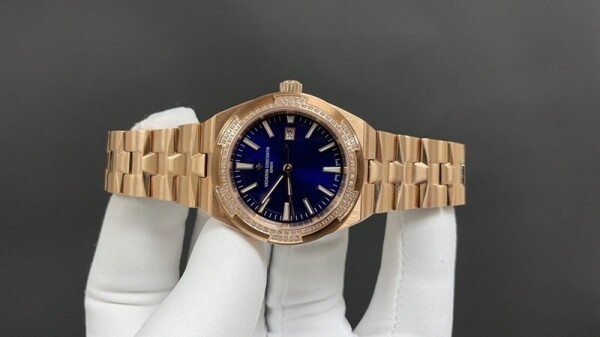 위핑,바쉐론 콘스탄틴 VACHERON CONSTANTIN Overseas 모던 심플 큐빅 여성 시계 35mm