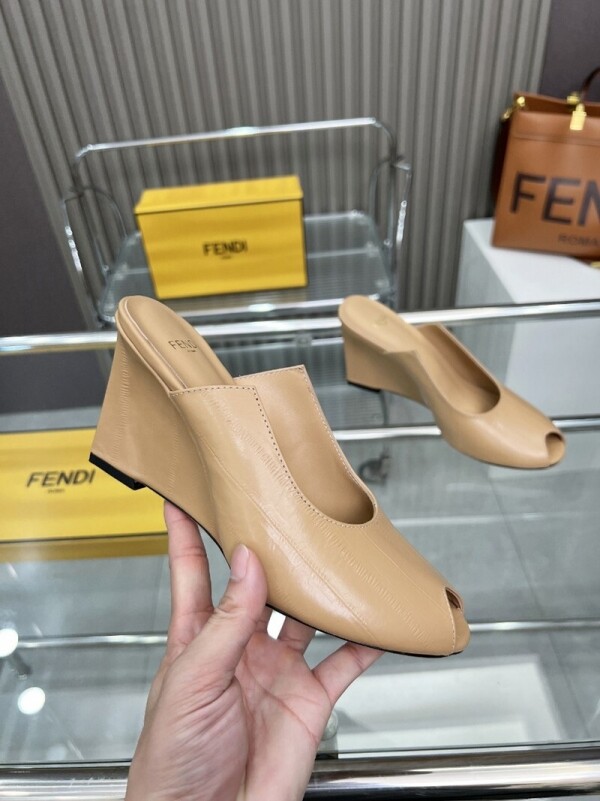 위핑,펜디 FENDI 오픈 웨지 세미슬리퍼 10cm