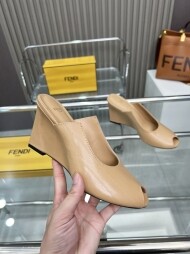 펜디 FENDI 오픈 웨지 세미슬리퍼 10cm