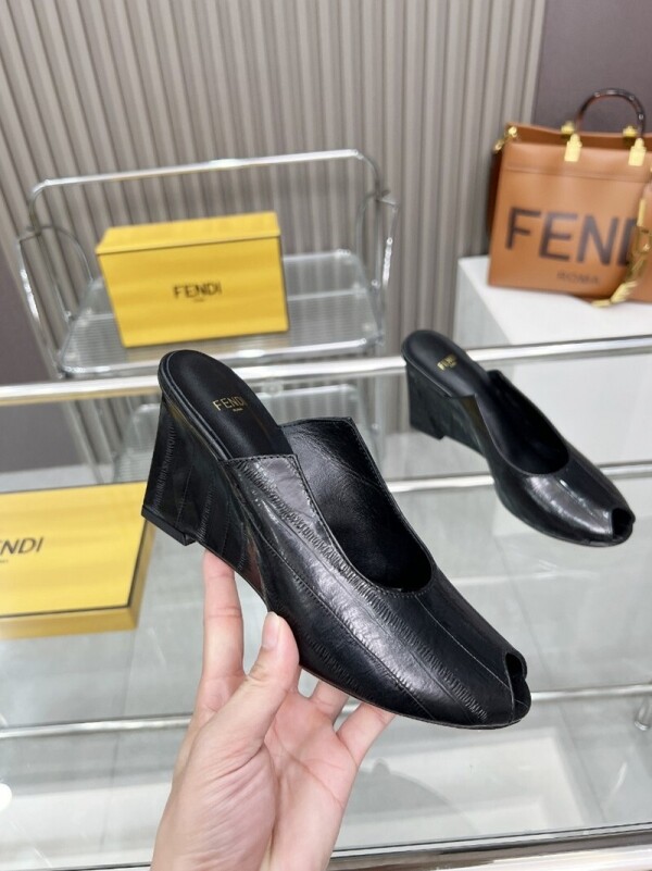 위핑,펜디 FENDI 오픈 웨지 세미슬리퍼 10cm