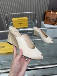 펜디 FENDI 오픈 웨지 세미슬리퍼 10cm