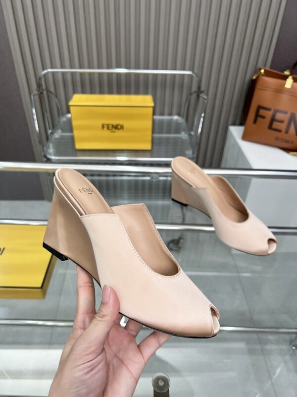 위핑,펜디 FENDI 오픈 웨지 세미슬리퍼 10cm