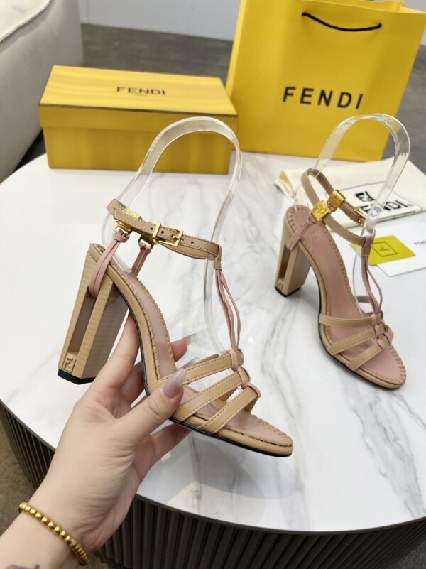 위핑,펜디 FENDI 모던 일자 힐 샌들