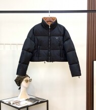 프라다 PRADA 여성용 클래식하고 세련된 숏 다운 재킷