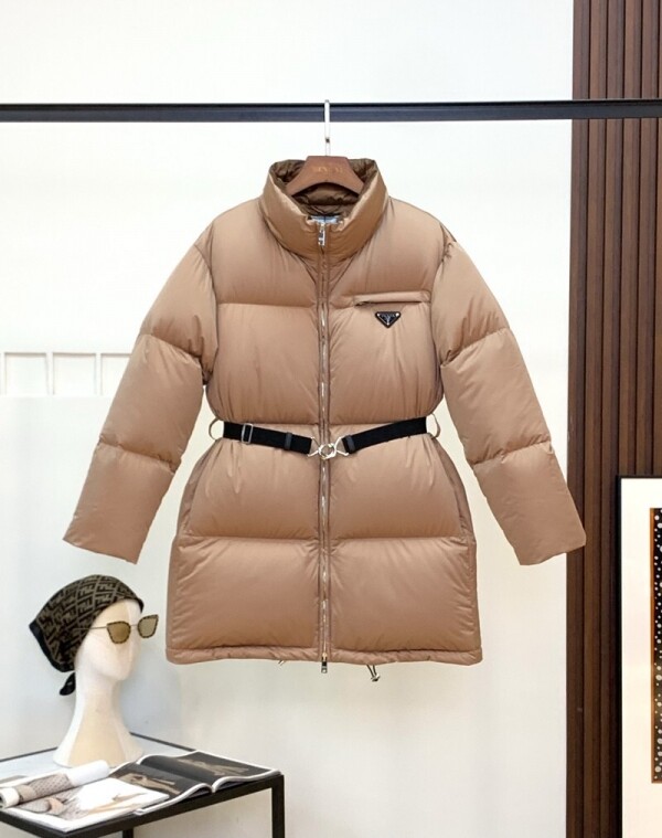 위핑,프라다 PRADA 여성용 클래식 트라이앵글 로고 패션 허리 롱 다운 재킷