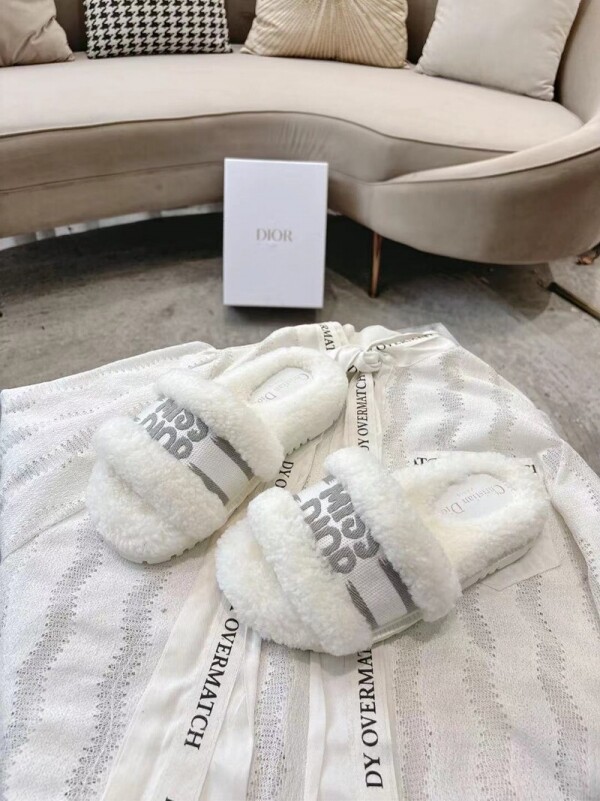 위핑,디올 DIOR 추동 자수 양털 슬리퍼