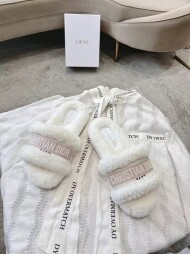 디올 DIOR 추동 자수 양털 슬리퍼