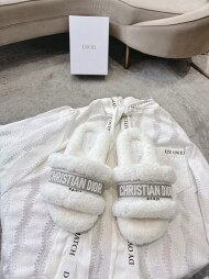 디올 DIOR 추동 자수 양털 슬리퍼