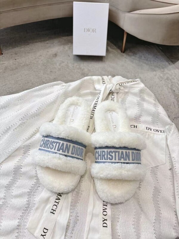 위핑,디올 DIOR 추동 자수 양털 슬리퍼