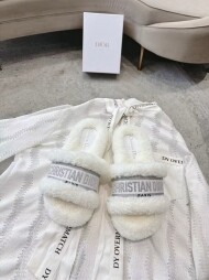 디올 DIOR 추동 자수 양털 슬리퍼