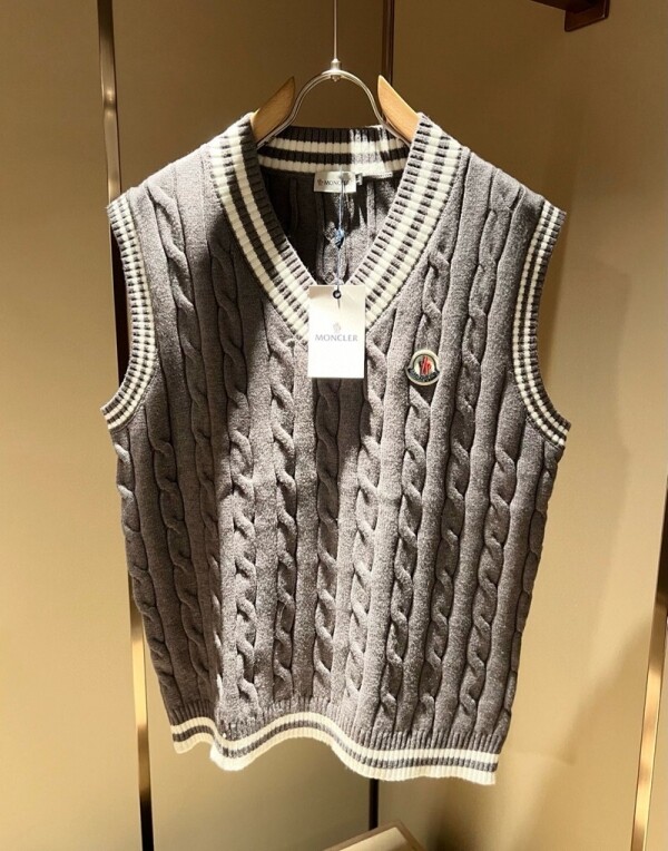 위핑,몽클레르 MONCLER 신상 모던 브이넥 남녀 니트 베스트