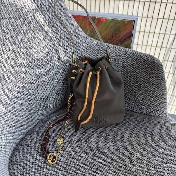 위핑,미우미우 개버딘 파우치 버킷백