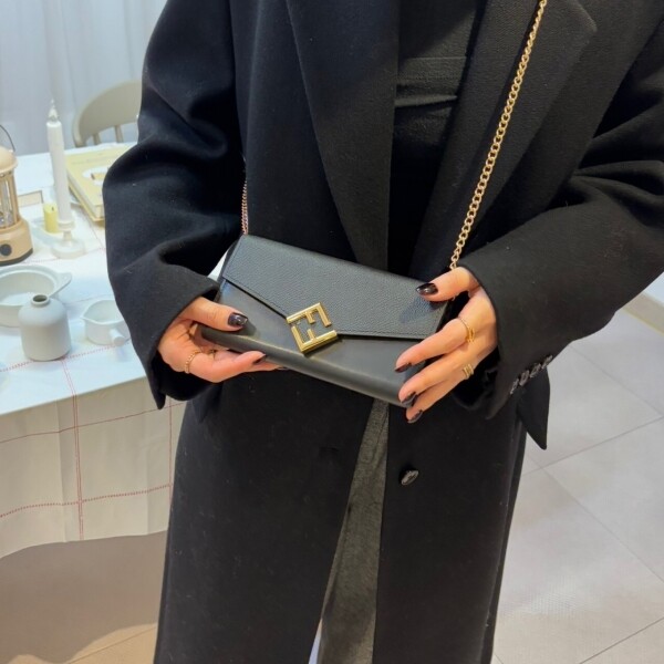 위핑,펜디 FF로고 다이아몬드 woc 크로스백