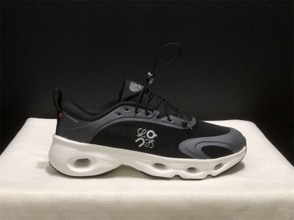 위핑,온 러닝화 클라우드 솔로 블랙 화이트 3MF30600299