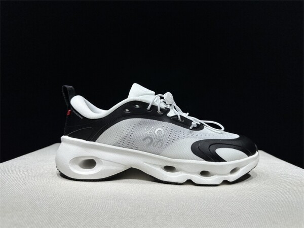 위핑,온 러닝화 클라우드 솔로 화이트 블랙 3MF30662421