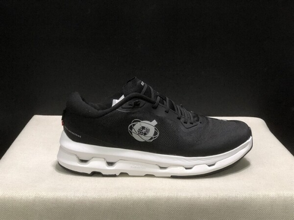 위핑,온 러닝화 클라우드 영역 블랙 화이트 3MF10850842