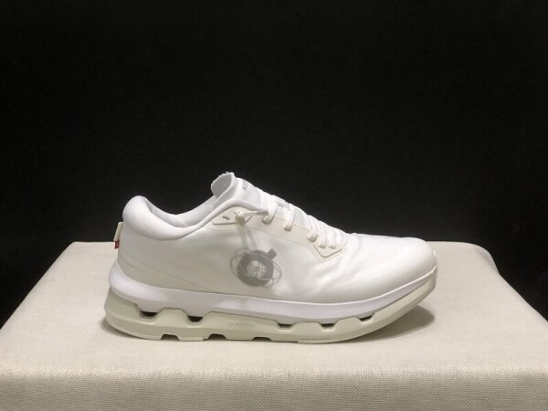 위핑,온 러닝화 클라우드 영역 화이트 3MF11130202