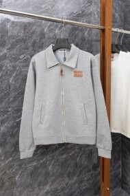 미우미우 MIU MIU 로고 자수 모던 클래식 터틀넥 점퍼 코트 남녀공용