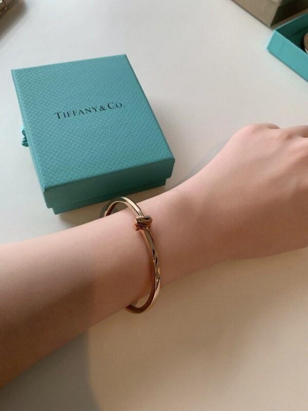 위핑,티파니 네로우 힌지드 뱅글 팔찌