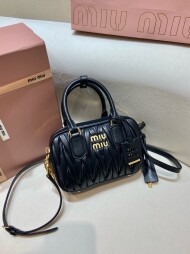 미우미우 마테라쎄 탑핸들 토트백 5BB123