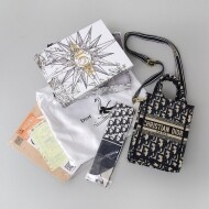 디올 북토트 미니 폰홀더백