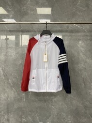 톰브라운 배색 후드 바람막이