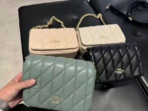 COACH 코치 퀼팅 퀸 크로스백 CY663