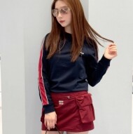 미우미우 롱슬리브 코튼 저지 티셔츠 MJLA24  H