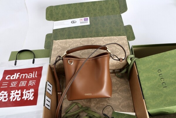 위핑,구찌 엠블럼 미니 버킷백 815118