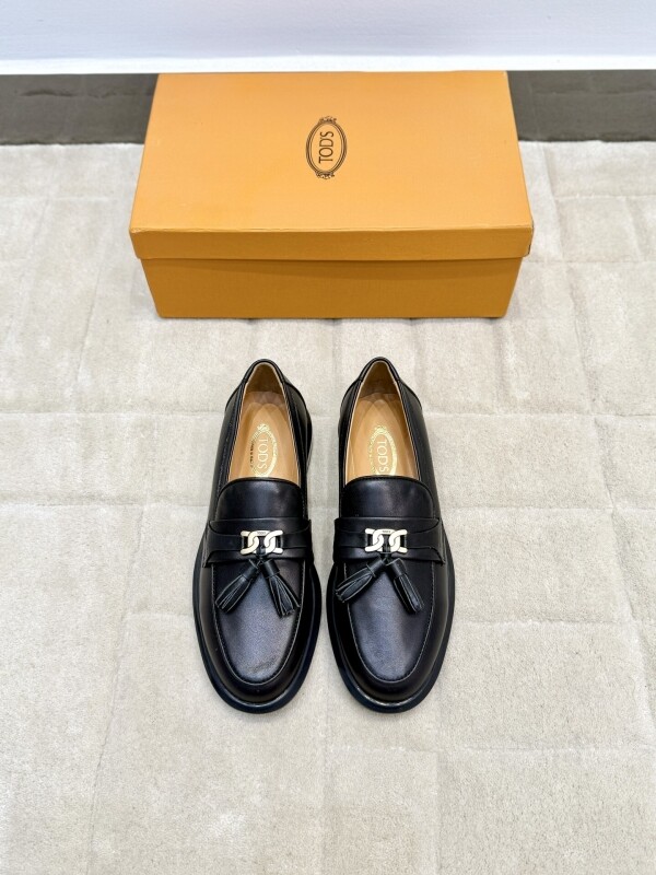 위핑,토즈 TOD'S 클래식 로퍼 꽈배기 버클