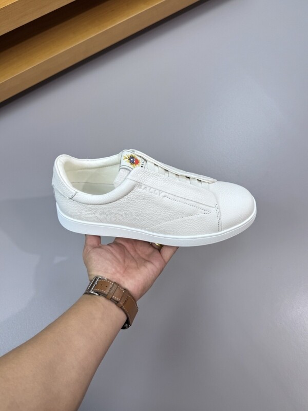 위핑,발리 Retro Crest Sneaker in White Grained Leather 6312656