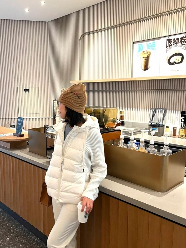 위핑,브루넬로 쿠치넬리 후드 울 패치 니트 구스다운