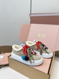 미우미우 스웨이드와 시어링 스니커즈 5E389E_Z0G_F0F24_F_ZF05