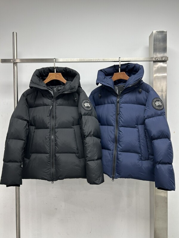 위핑,캐나다구스 후드 재킷 Crofton Puffer 다운 E2282MB