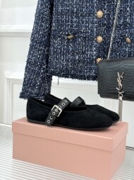 미우미우 26WF 초봄 신상 레터링 빈티지 스웨이드 라운드 메리제인 슈즈 3컬러